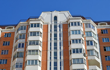 Семнадцатиэтажный восьмиподъездный панельный жилой дом 