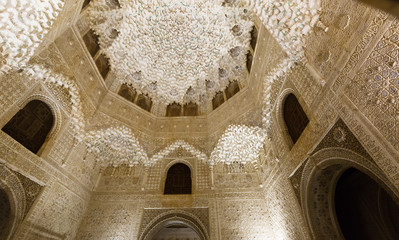  Hall of the two Sisters (Sala de las dos Hermanas) at  Alhambra - obrazy, fototapety, plakaty