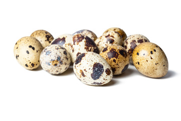 Obraz premium Quail eggs are isolated on a white background