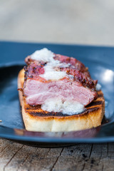 A toast with barbecue pork ribs and garlic sauce