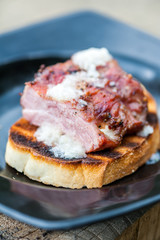 A toast with barbecue pork ribs and garlic sauce
