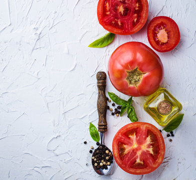 Ripe tomato, basil and olive oil