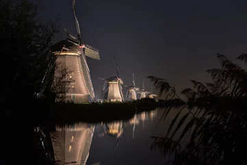 Foto auf Leinwand Nederlandse molens in de nacht © bgvangelderen