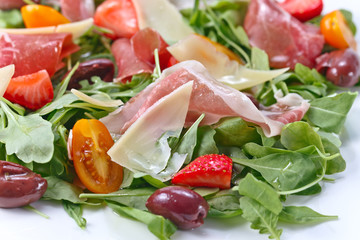 salad with jamon and cheese