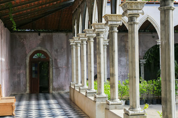 wall ,pole and eaves stucco architecture