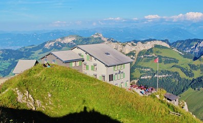 Fototapeta na wymiar Berggasthaus Schäfler im Alpstein