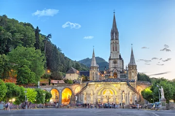 Poster de jardin Temple Basilique du Rosaire le soir à Lourdes