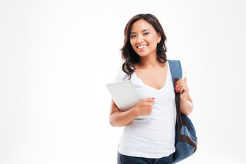 Naklejka premium Smiling asian girl holding tablet computer and looking at camera
