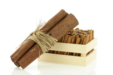 Cinnamon sticks wrapped together and a wooden crate.