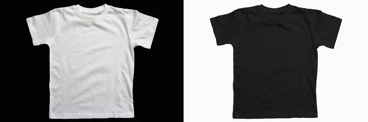 Fotobehang Zwart katoenen t-shirt op een witte achtergrond. Wit katoenen T-shirt op een zwarte achtergrond © markasia