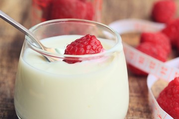 yogurt smoothie with raspberries