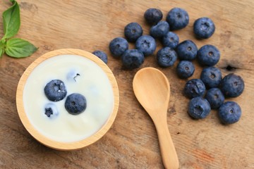 yogurt smoothie with blueberries
