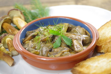 stewed mushrooms with bread