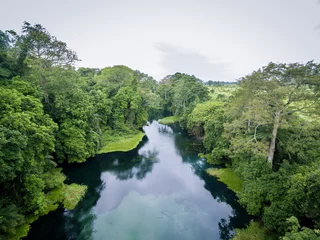Selbstklebende Fototapete Fluss Blauer Fluss / Tulu-Fluss / Niari-Fluss Kongo