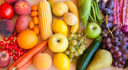 Various vegetables arranged in Rainbow colors