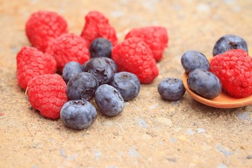 fresh blueberries with raspberries