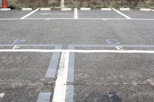 駐車場の枠線