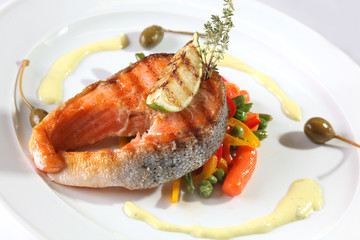 Grilled trout with vegetables and baked lime