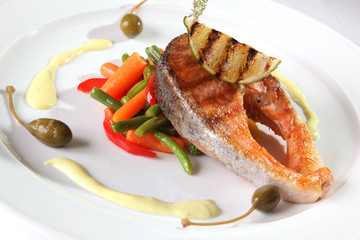 Grilled trout with vegetables and baked lime