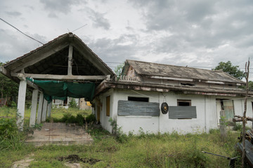 Fototapeta na wymiar abandoned old house in Thailand