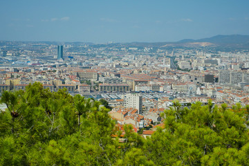 Fototapeta premium Basilica Notre Dame de la Garde and old port Marseille