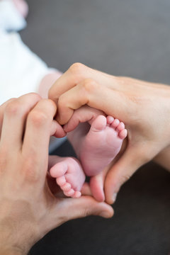 Mains pieds bébé forme coeur