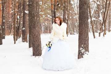 Fototapeta na wymiar Bride at the winter day
