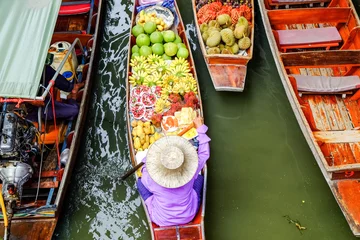 Zelfklevend Fotobehang Damnoen Saduak floating market © chiradech
