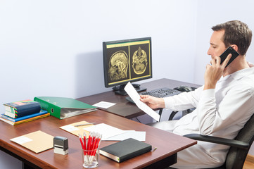 computer tomography / The doctor during the visual inspection the results of the tomography in...