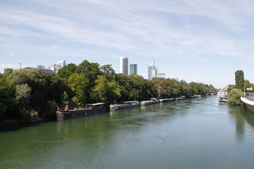 Péniches sur la Seine à Puteaux