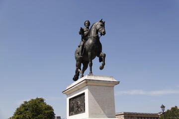 Obraz premium Statue équestre de Henri IV à Paris