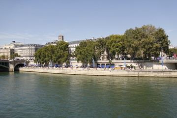 Fototapeta na wymiar Paris Plage sur les quais de Seine à Paris