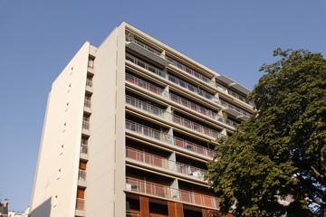 Immeuble moderne HLM à Paris	