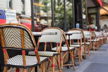 Let's eat in Paris!