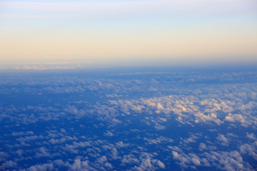 Fototapeta na wymiar 飛行機から見た雲