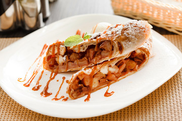 apple strudel with ice cream