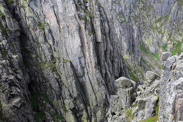 Fototapeta na wymiar Skalna ściana w górach.