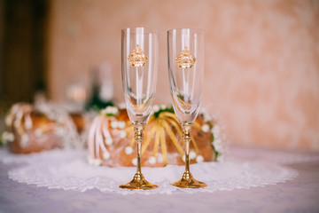 Wedding glasses with polymer clay crown, beautiful decorated wedding glasses, yellow crown on wedding glasses, handmade wedding glasses