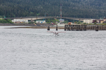 Obraz premium Seapalne Taxiing for Takeoff in Juneau