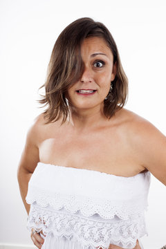 Mujer con gesto de asombro