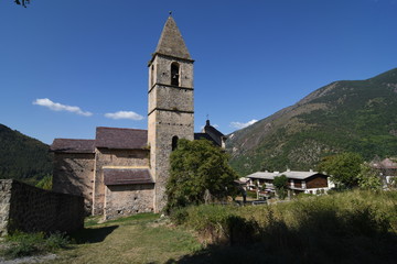 Fototapeta na wymiar L'église Saint-Jacques-le-Majeur est une église catholique située à côté du village de La Bolline à Valdeblore dans les Alpes-Maritimes en France