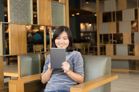 Woman using tablet in a coffee shop