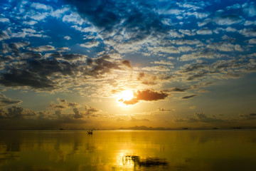 Fototapeta premium Sunset sky and clouds over the lake, Thailand.