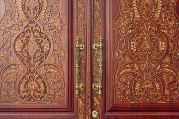 Fototapeta na wymiar Elements of the pattern in oriental style on the door. Backgroun