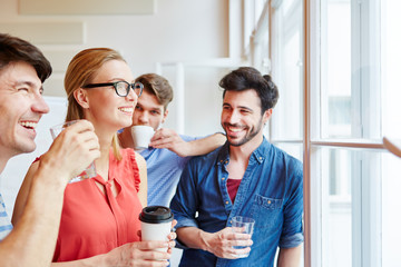 Start-Up Team macht Kaffeepause