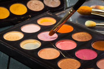 Makeup brushes and make-up eye shadows