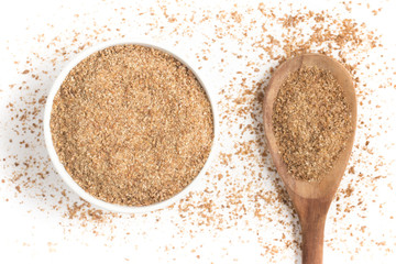 Ground Wheat into a spoon. Trigo para quibe. Kibbeh