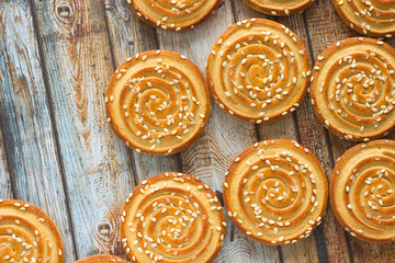 Round cookies with sesame seeds