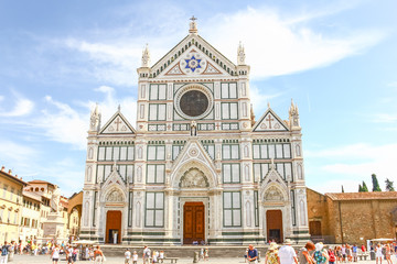 Fototapeta na wymiar FLORENCE, ITALY - AUG 12, 2011 : Santa Croce cathedral front vie