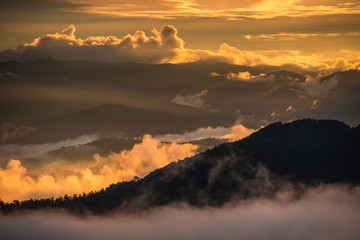 Obraz premium Beautiful landscape sunset with cloudy season